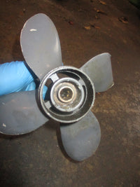 Load image into Gallery viewer, Honda 20hp 4 stroke outboard aluminum propeller 9.25 x 10
