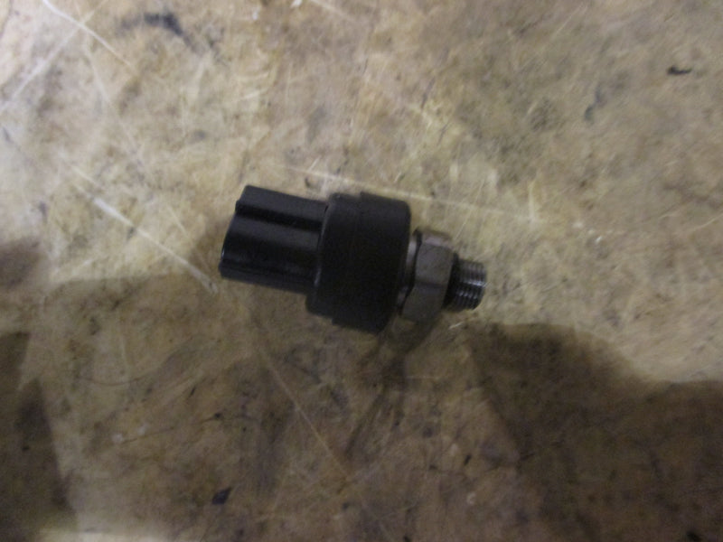 Yamaha 3.3L 225hp 4 stroke outboard oil pressure sensor (69J-83651-00)