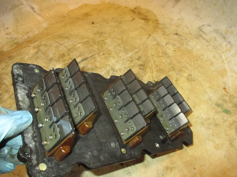 Mercury 150hp 2 stroke outboard intake manifold/reeds (828275-C)