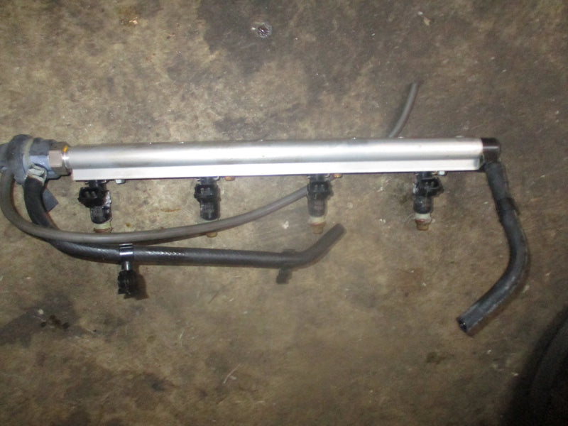 Honda BF135 outboard fuel rail and injector set (16450-ZY6-003)
