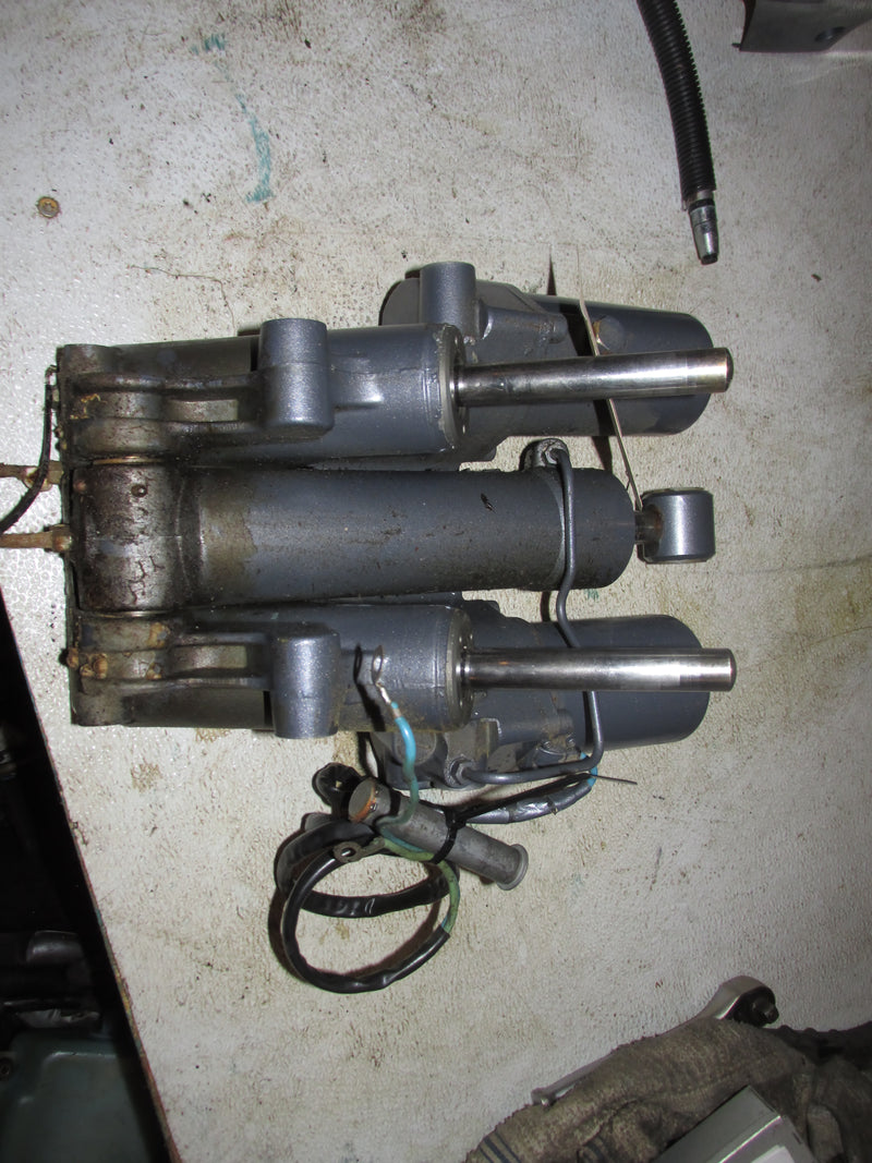 Yamaha HPDI 300hp outboard Tilt Trim Unit