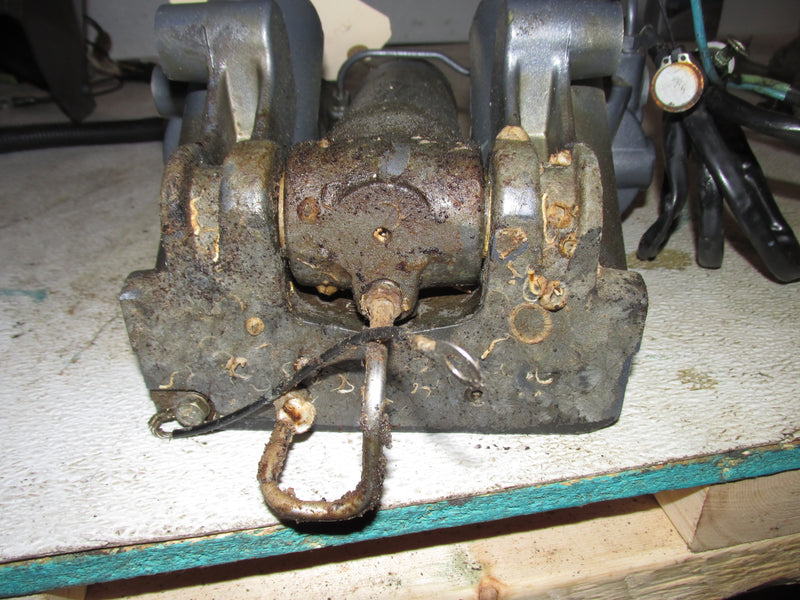 Yamaha HPDI 300hp outboard Tilt Trim Unit