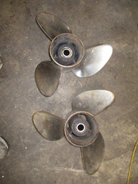 Load image into Gallery viewer, Evinrude Ficht 175hp 2 stroke outboard viper stainless steel propeller set
