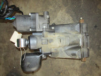 Load image into Gallery viewer, Yamaha SHO VMAX 250hp 4 Stroke Outboard Tilt Trim Unit Showa
