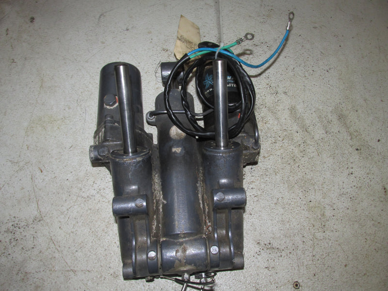 Yamaha 225hp 2 Stroke Outboard Showa Tilt Trim Unit