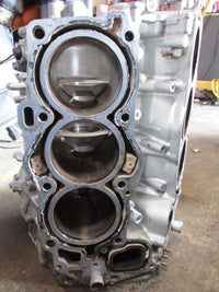 Load image into Gallery viewer, Yamaha SHO VMAX 250hp 4 Stroke Outboard Crankcase Block
