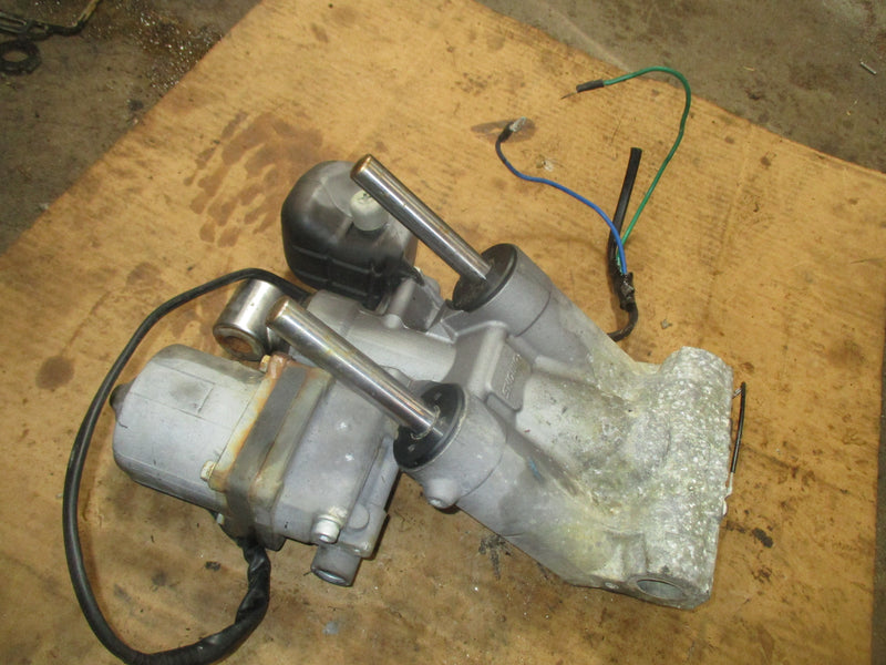 Suzuki DF140 outboard SHOWA tilt trim unit