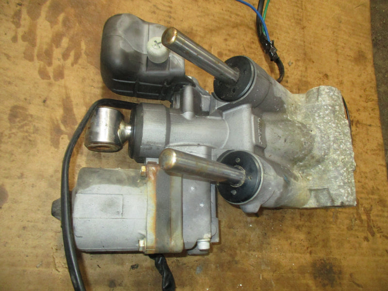 Suzuki DF140 outboard SHOWA tilt trim unit
