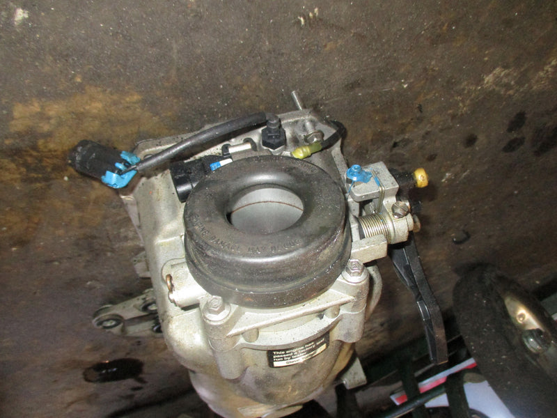Mercury Optimax 135hp outboard air plenum and throttle body (855633)