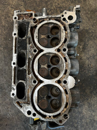 Load image into Gallery viewer, Suzuki DF250 250hp outboard port cylinder head
