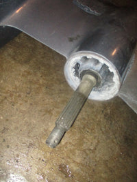 Load image into Gallery viewer, Yamaha 200hp 4 cyl 4 stroke outboard 25" lower unit
