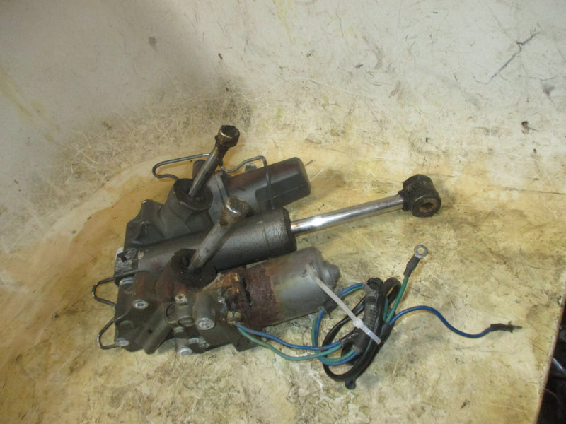 Suzuki 150hp 2 stroke outboard Tilt trim unit