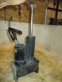 Load image into Gallery viewer, Mercury 60hp EFI 4 Stroke outboard Tilt Trim Unit
