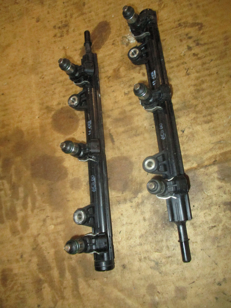 Yamaha 300hp 4 stroke outboard fuel rail and injector set (6CB-13161-00-00)