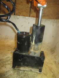 Load image into Gallery viewer, Mercury 50hp 4 stroke outboard Tilt trim unit
