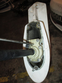 Load image into Gallery viewer, Johnson 25hp 2 stroke outboard long shaft lower unit
