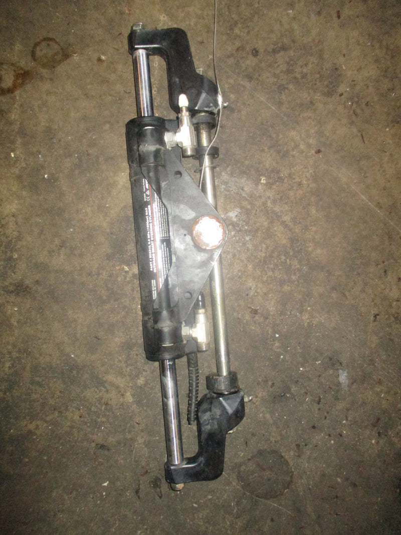 Seastar outboard Optimus steering cylinder EC5310