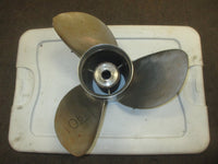Load image into Gallery viewer, Yamaha 225hp-250hp outboard stainless propeller 15 1/4 x 17 - M (M Hub)
