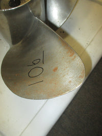 Load image into Gallery viewer, Yamaha 225hp-250hp outboard stainless propeller 15 1/4 x 17 - M (M Hub)
