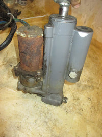 Load image into Gallery viewer, Suzuki DF40 40hp outboard Tilt Trim Unit
