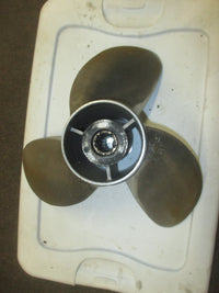 Load image into Gallery viewer, Yamaha 225hp-250hp outboard stainless propeller 15 1/4 x 17 - M (M Hub)
