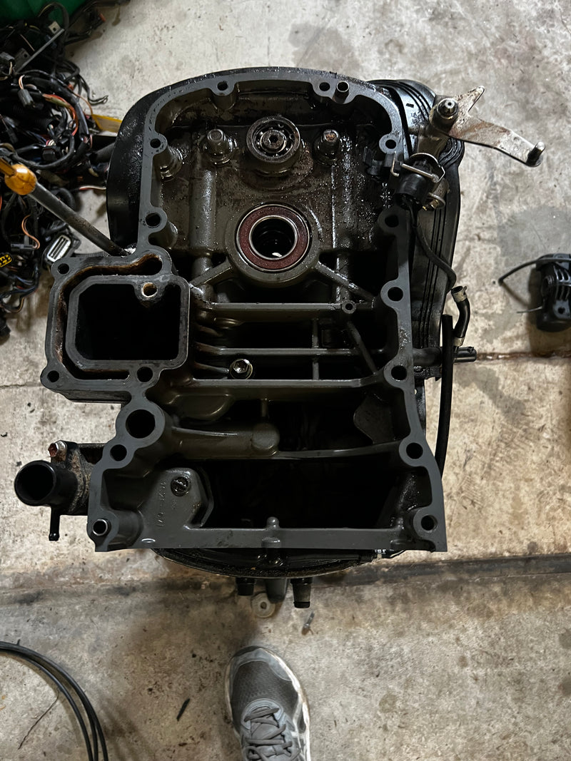 Suzuki DF140 outboard 25" mid section