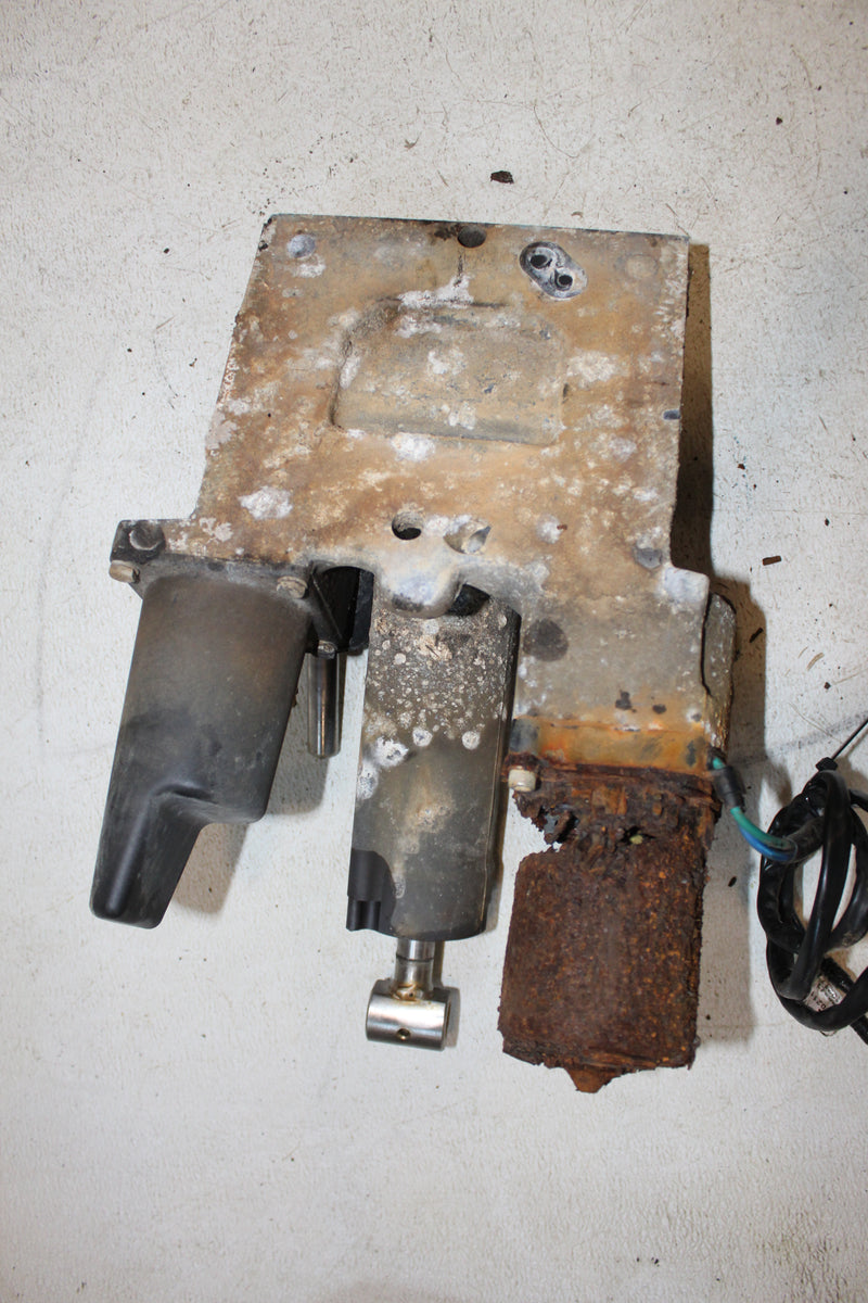 Mercury Optimax 150hp 2 Stroke Outboard Tilt Trim Unit (Parts)