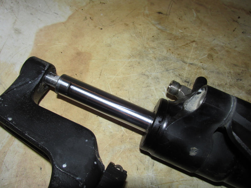 Outboard Seastar Hydraulic Cylinder