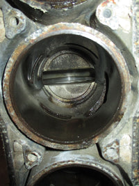 Load image into Gallery viewer, Yamaha 200hp OX66 2 stroke outboard crankcase block 64E-00
