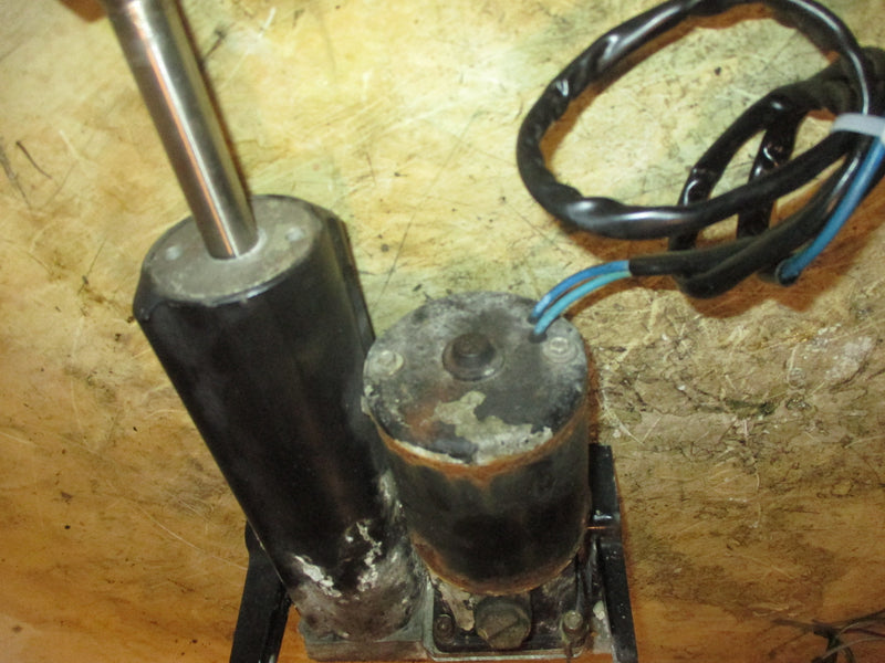 Mercury 115hp 2 stroke outboard Tilt Trim Unit