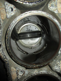 Load image into Gallery viewer, Yamaha 200hp OX66 2 stroke outboard crankcase block 64E-00
