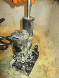 Load image into Gallery viewer, Mercury 115hp 2 stroke outboard Tilt Trim Unit
