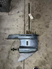 Load image into Gallery viewer, Yamaha 130hp 2 stroke outboard 25 inch shaft lower unit
