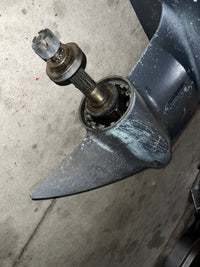 Load image into Gallery viewer, Yamaha 130hp 2 stroke outboard 25 inch shaft lower unit
