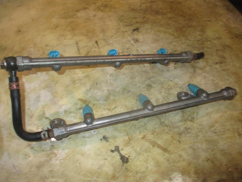 Suzuki DF250 250hp 4 stroke outboard fuel rail and injector set (15751-93J00)