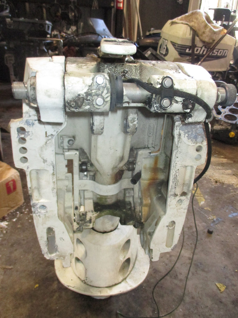 Evinrude 175hp ocean pro 2 stroke outboard 25 inch shaft midsection