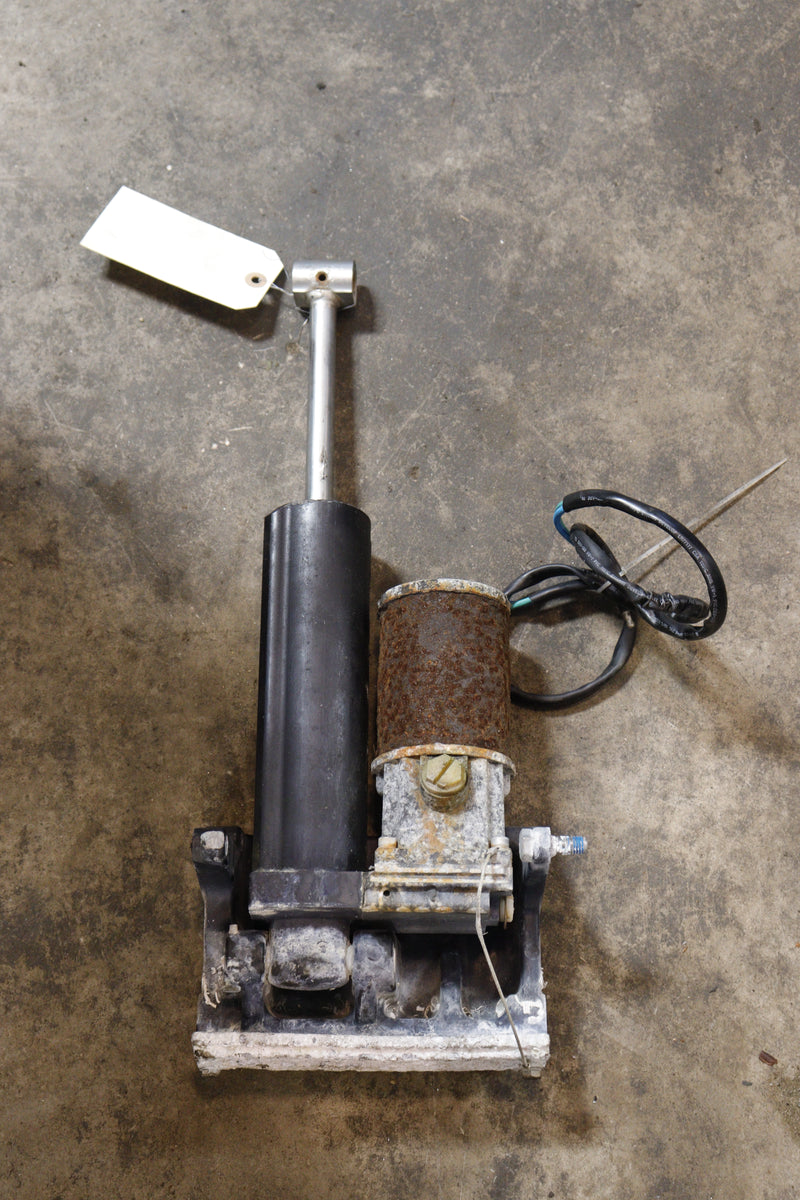 Mercury 115HP 4 Stroke Outboard Tilt Trim Unit (For Parts)