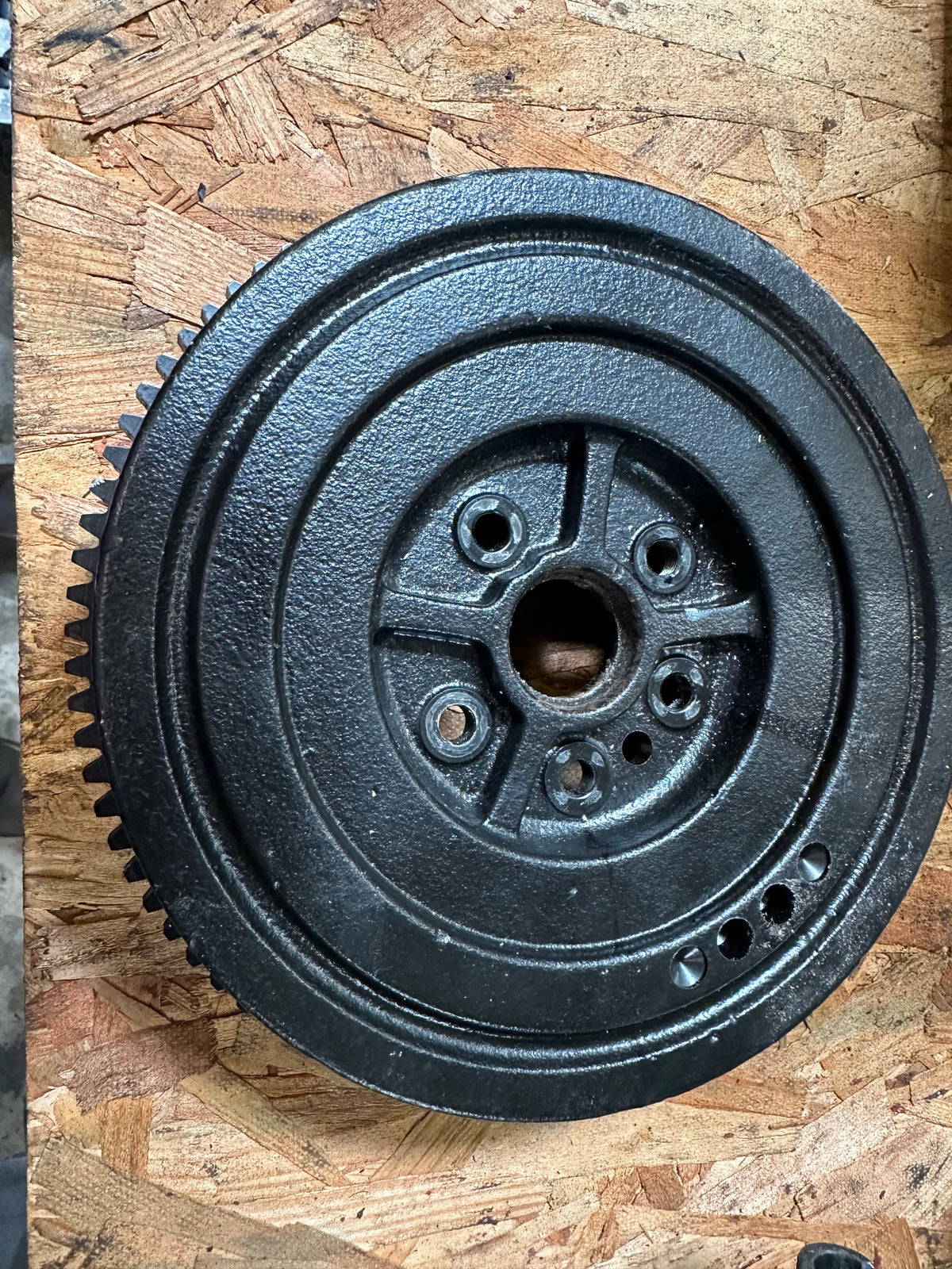 Evinrude 90-115hp 2 stroke 60 degree outboard Flywheel 584843