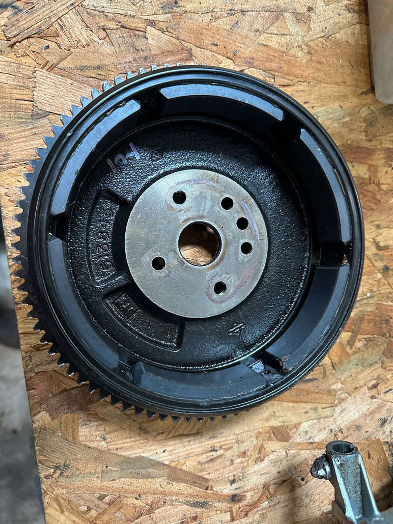 Evinrude 90-115hp 2 stroke 60 degree outboard Flywheel 584843