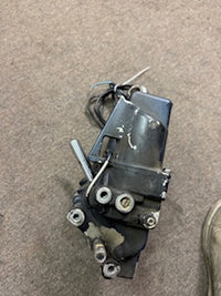 Load image into Gallery viewer, Evinrude 225hp 2 stroke outboard tilt trim unit
