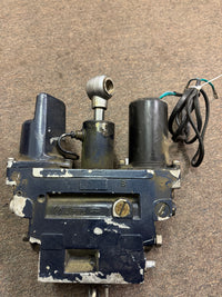 Load image into Gallery viewer, Evinrude 225hp 2 stroke outboard tilt trim unit
