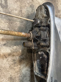 Load image into Gallery viewer, Evinrude 140hp 2 stroke outboard 20 inch shaft lower unit
