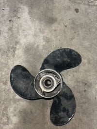 Load image into Gallery viewer, Evinrude 9.9hp 2 stroke outboard aluminum propellor (9 1/2x10-386118)
