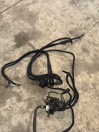 Load image into Gallery viewer, Evinrude ETEC 115hp 2 stroke outboard Oil injector and distributor
