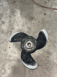 Load image into Gallery viewer, Evinrude 9.9hp 2 stroke outboard aluminum propellor (9 1/2x10-386118)
