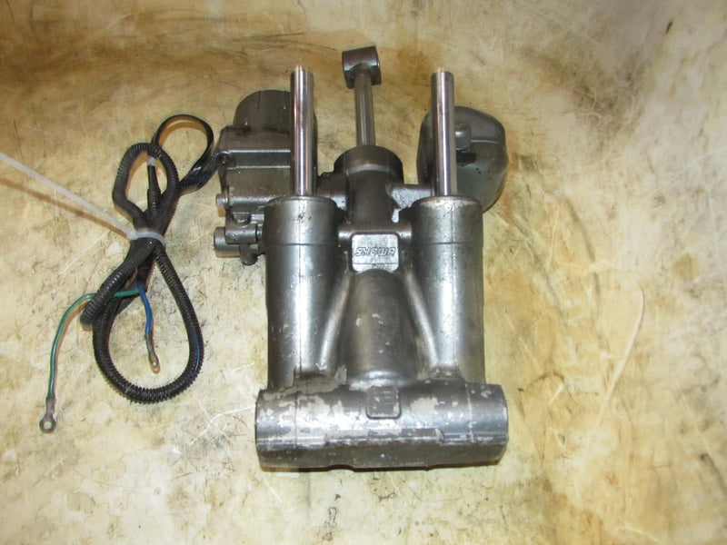Suzuki DT140 140hp 2 stroke outboard tilt trim unit SHOWA