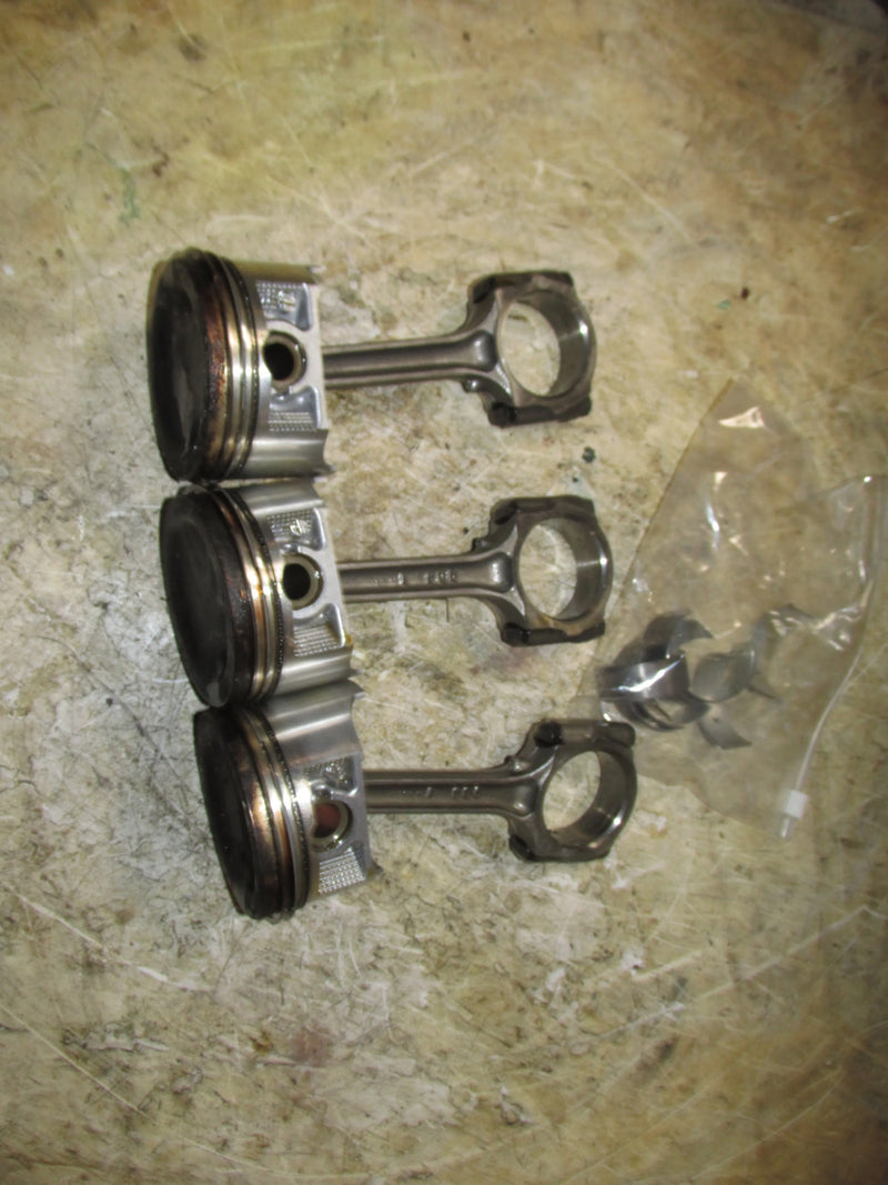 Suzuki DF90 90hp 4 Stroke Outboard Piston and rod set of 3 (12111-90J01)