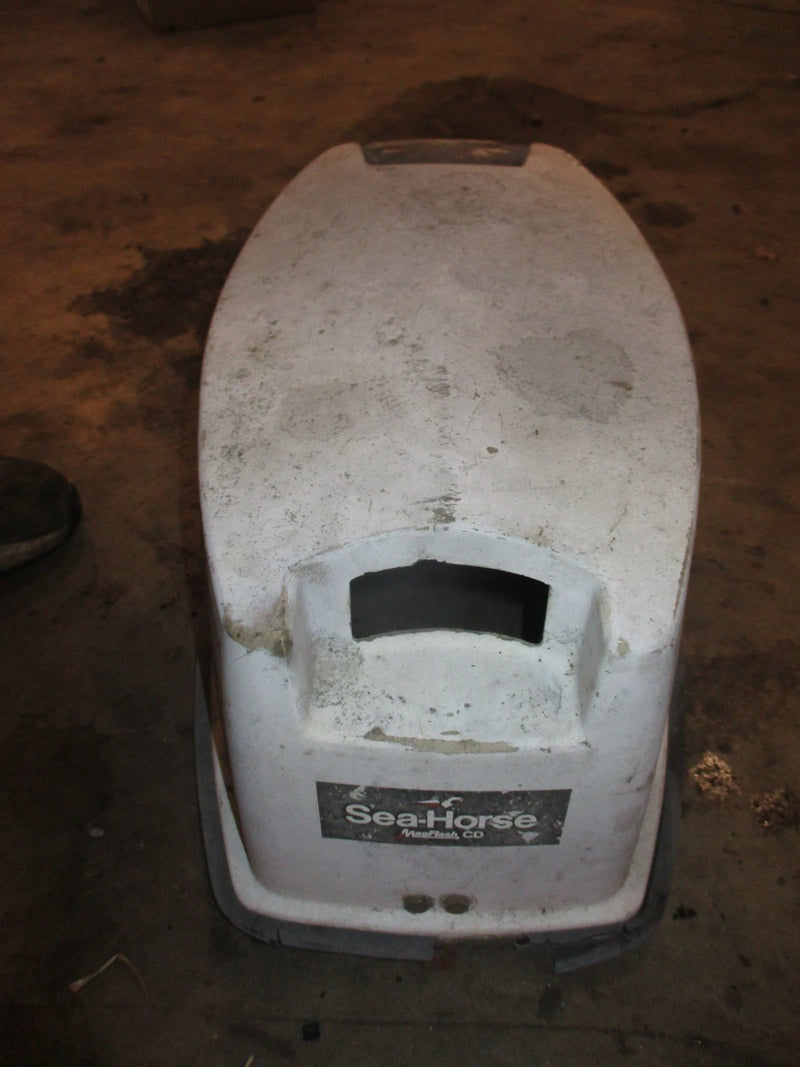 Johnson Seahorse 25hp 2 stroke outboard top cowling