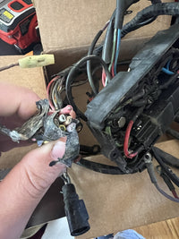 Load image into Gallery viewer, Evinrude 150hp outboard junction box w/ trim relays (583902) CUT
