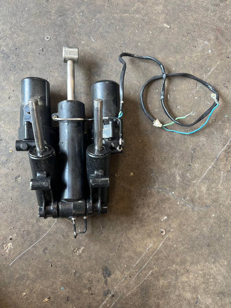 Yamaha Mercury 225hp outboard tilt trim unit READ DESCRIPTION
